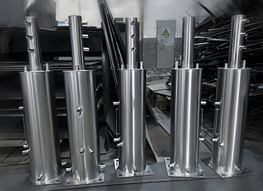 數(shù)控車床。CNC 數(shù)控銑床精密加工